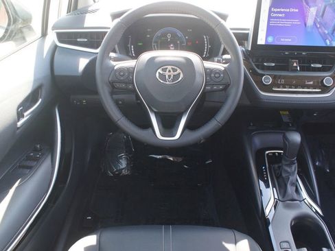 Used 2025 Toyota Corolla XLE FWD image 5
