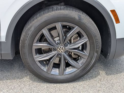 Used 2024 Volkswagen Tiguan SE AWD/4WD image 9