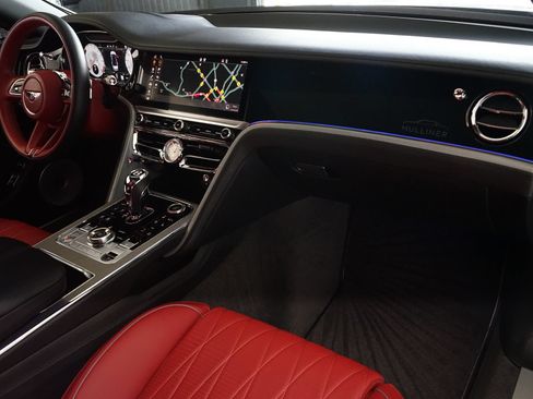 Used 2022 Bentley Flying Spur Plug-In Hybrid AWD/4WD image 12