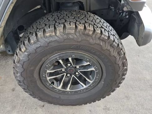 Used 2024 Jeep Wrangler Unlimited Rubicon w/ XTREMEE 35" Tire Package AWD/4WD image 28