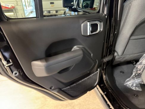 New 2026 Jeep Gladiator Sport image 19