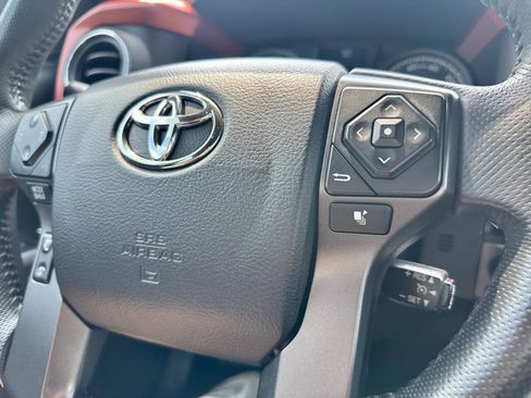 Used 2017 Toyota Tacoma TRD Sport w/ Tow Package AWD/4WD image 25
