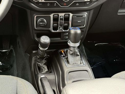 Used 2024 Jeep Wrangler Unlimited Sport AWD/4WD image 22