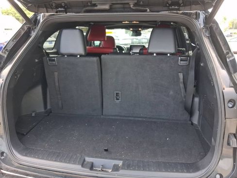 Used 2021 Toyota Highlander XSE FWD image 12