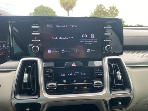 Used 2021 Kia Sorento S FWD image 13