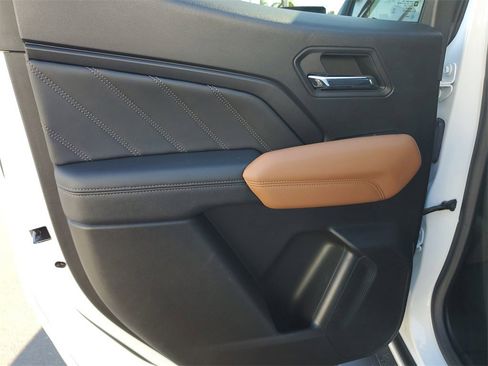 Used 2023 GMC Canyon AT4 w/ AT4 Premium Package image 9