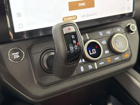 New 2026 Land Rover Defender 110 X-Dynamic SE image 15