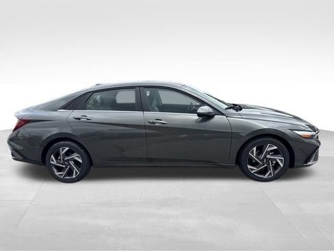 New 2026 Hyundai Elantra Limited FWD image 6