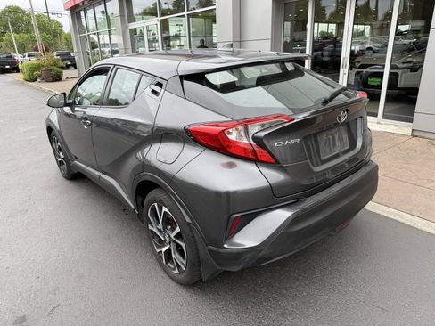 Used 2018 Toyota C-HR XLE FWD image 3