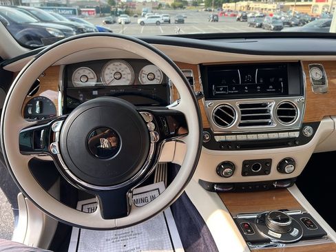 Used 2019 Rolls-Royce Wraith image 28