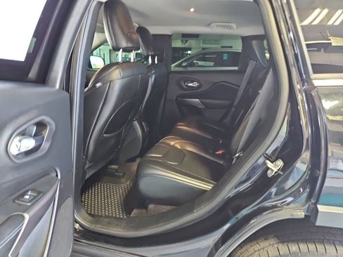 Used 2019 Jeep Cherokee Latitude Plus w/ Comfort/Convenience Group AWD/4WD image 2
