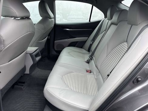 Used 2021 Toyota Camry SE FWD image 11