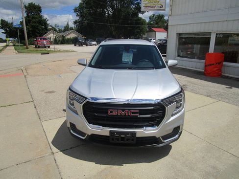 Used 2022 GMC Terrain SLE w/ Driver Convenience Package FWD image 8