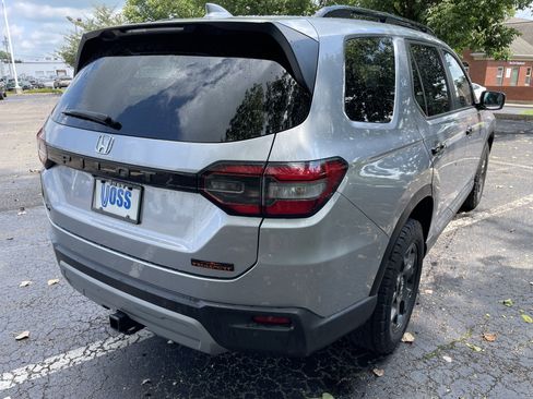 Certified 2024 Honda Pilot TrailSport image 3