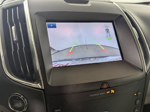 Used 2020 Ford Edge Titanium FWD image 22