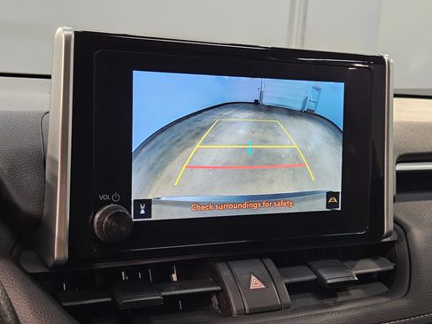 Used 2024 Toyota RAV4 XLE FWD image 30