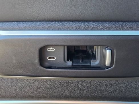 Used 2024 BMW X7 M60i w/ Executive Package image 31