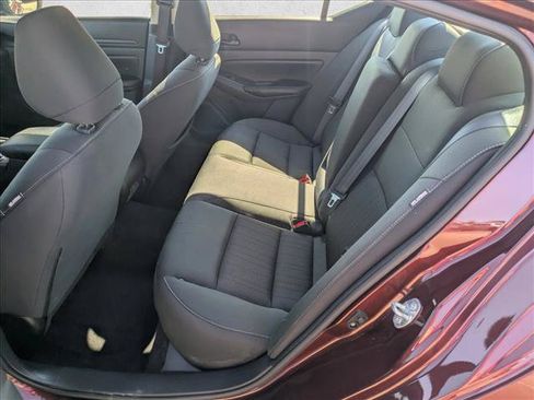 Used 2025 Nissan Altima 2.5 SV FWD image 16
