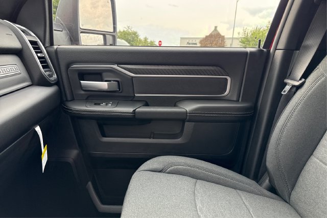 New 2026 RAM 3500 Big Horn AWD/4WD image 21
