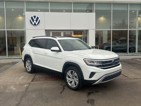Used 2023 Volkswagen Atlas SE w/ Panoramic Sunroof Package image 2