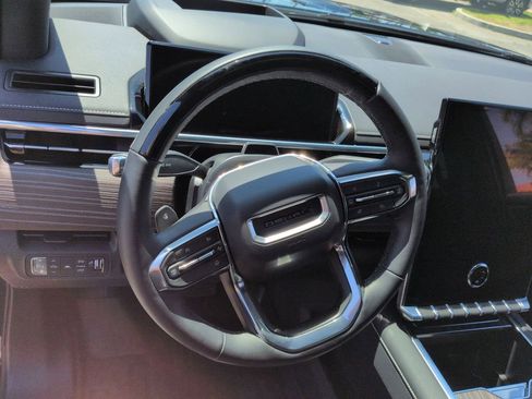 Certified 2025 GMC Sierra EV Denali AWD/4WD image 12