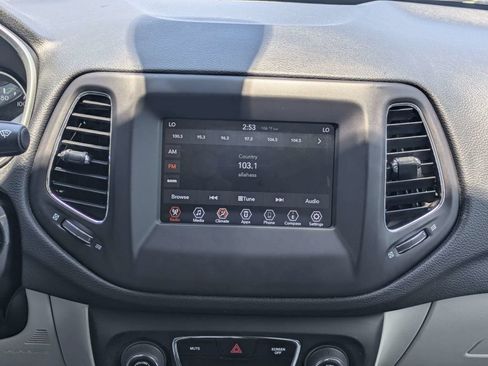 Used 2018 Jeep Compass Latitude w/ Popular Equipment Group FWD image 19