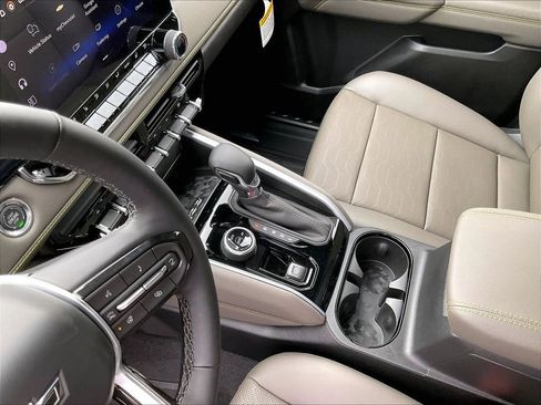 New 2026 Chevrolet Colorado ZR2 AWD/4WD image 14