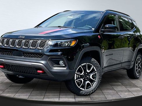 New 2026 Jeep Compass Trailhawk w/ Sun, Sound & Navigation Group AWD/4WD image 3