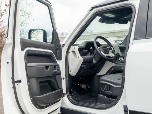 New 2026 Land Rover Defender 110 X-Dynamic SE image 10