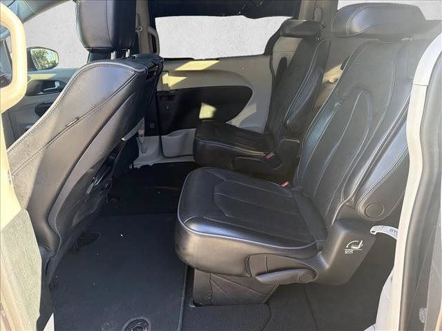 Used 2018 Chrysler Pacifica Limited w/ Advanced Safetytec Group FWD image 21