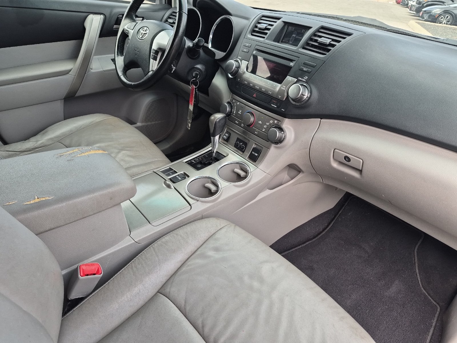 Used 2011 Toyota Highlander SE FWD image 16