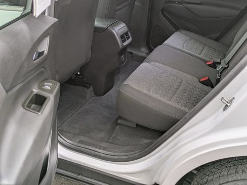 Used 2024 Chevrolet Equinox LT AWD/4WD image 18