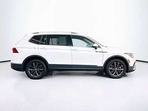Used 2022 Volkswagen Tiguan SE w/ Panoramic Sunroof Package AWD/4WD image 10