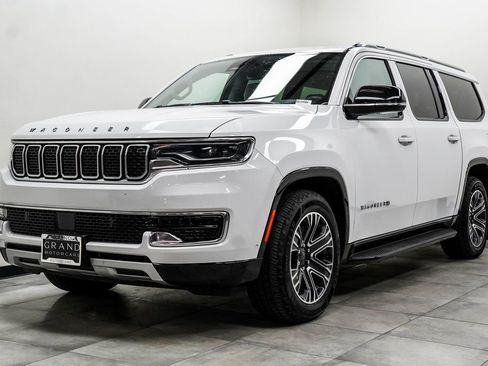 Used 2024 Jeep Wagoneer L Series II w/ Flexible Seating Group AWD/4WD image 6
