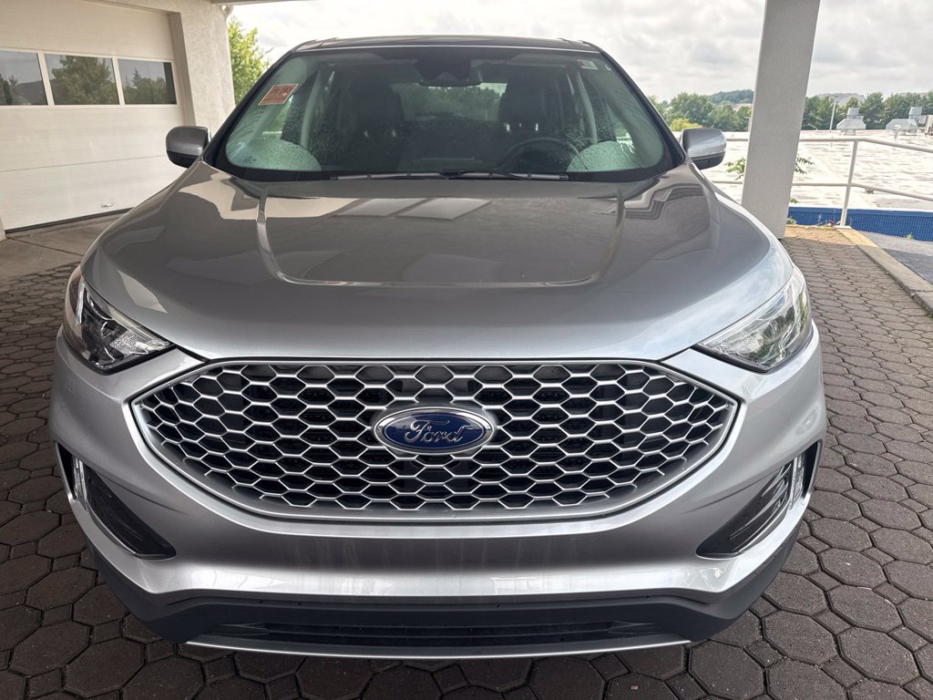 Certified 2024 Ford Edge SEL w/ Convenience Package AWD/4WD image 2