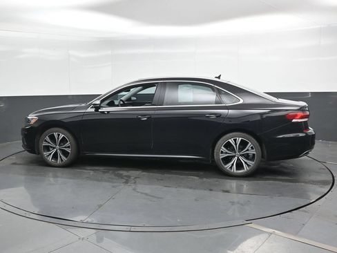 Used 2022 Volkswagen Passat 2.0T SE FWD image 8