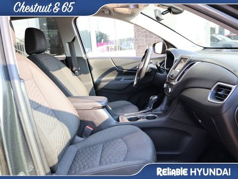 Used 2019 Chevrolet Equinox LT w/ Driver Convenience Package FWD image 9