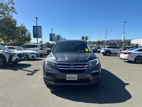 Used 2018 Honda Pilot Touring image 1
