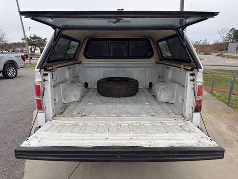 Used 2011 Ford F150 XLT w/ XLT Chrome Pkg image 10