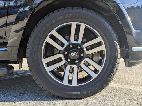 Used 2015 Toyota 4Runner Limited image 11