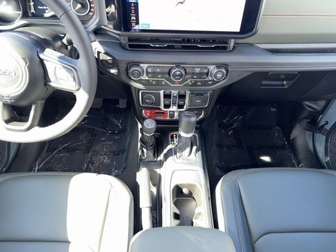 Used 2025 Jeep Gladiator Mojave w/ Safety Group image 22