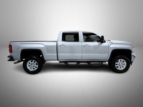 Used 2015 GMC Sierra 2500 SLE w/ SLE Preferred Package AWD/4WD image 4