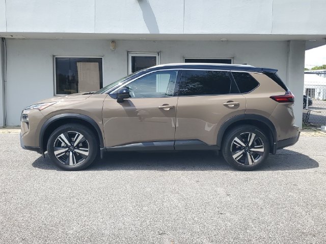Certified 2025 Nissan Rogue SL w/ SL Premium Package FWD image 12