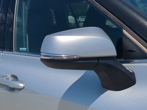 Used 2021 Toyota Highlander L image 12