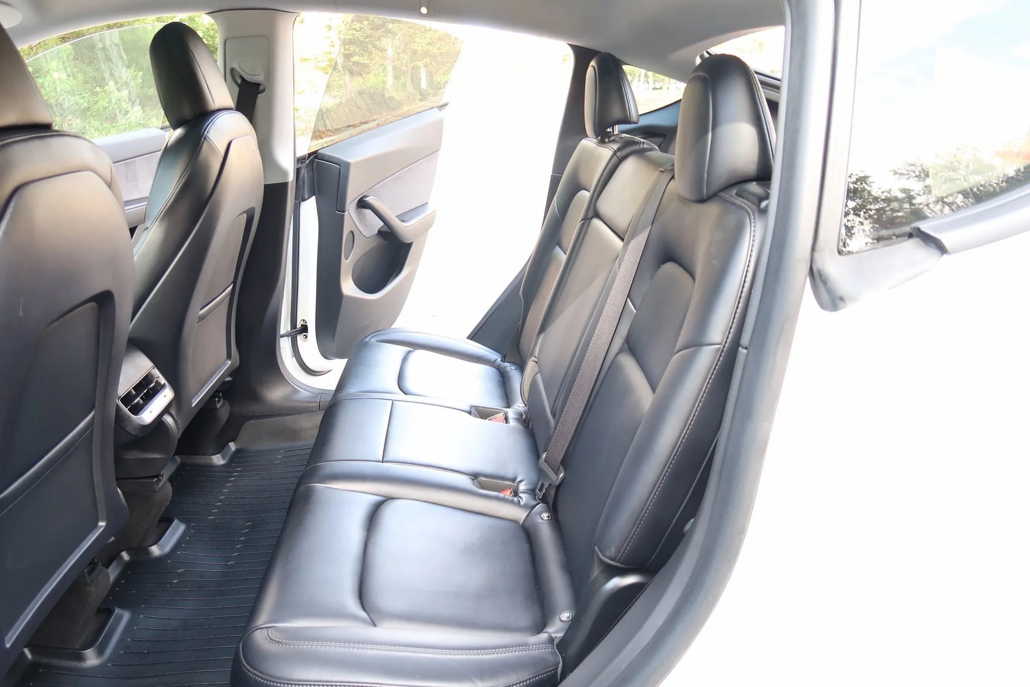 Used 2021 Tesla Model Y Long Range AWD/4WD image 20
