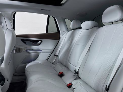 New 2026 Mercedes-Benz EQE 320 4MATIC SUV image 7
