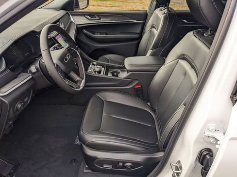 New 2024 Jeep Grand Cherokee L Limited image 6