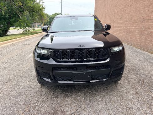Used 2023 Jeep Grand Cherokee L Laredo AWD/4WD image 8