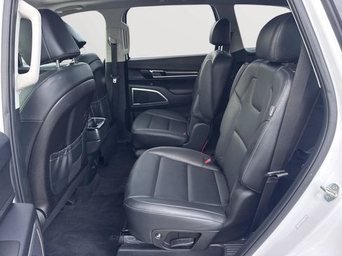 Used 2025 Kia Telluride S FWD image 19