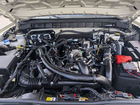 Used 2025 Ford Bronco Badlands AWD/4WD image 32
